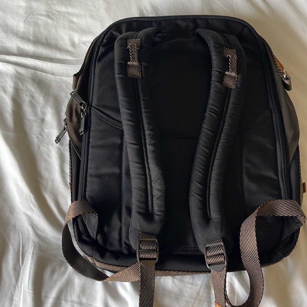 Great Tumi Backpack. Amazing color. - Picture 3 of 4